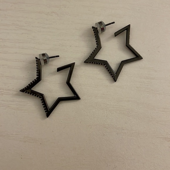 Melania Clara gunmetal Star earrings - Picture 3 of 6